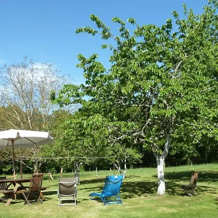 Semesterbostad Le Rouget-pers-pers, 4 Pieces, 6 Personnes - Fr-1-742-344 Lacapelle-Viescamp