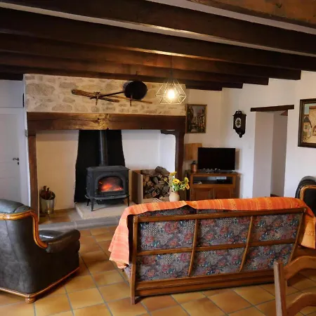 Le Rouget-pers-pers, 4 Pieces, 6 Personnes - Fr-1-742-344 * Lacapelle-Viescamp